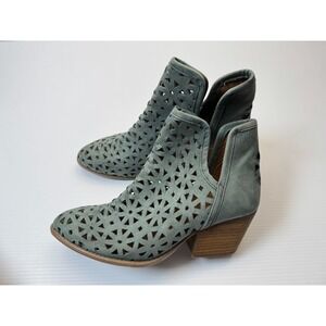 Musse & Cloud Athena Leather Cutout Booties‎ Women 9 EUC $130 Leather Cutout